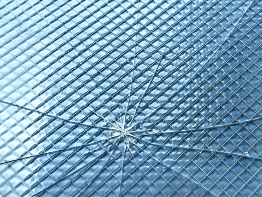 ガラスの割れ替え⼯事